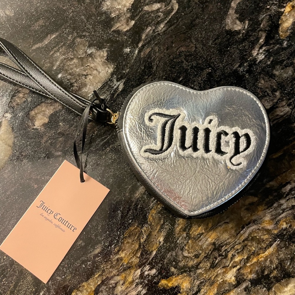 💖Juicy Couture Shear Genius Heart Wristlet